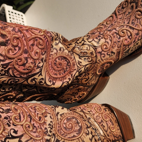 Intricate Embroidered Cowboy Boots Chameleon - Picture 7 of 13
